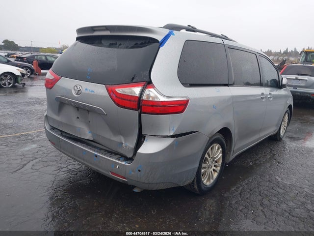 5TDYK3DCXFS631363 Toyota Sienna Xle Premium 8 Passenger