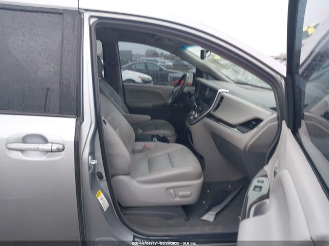 5TDYK3DCXFS631363 Toyota Sienna Xle Premium 8 Passenger