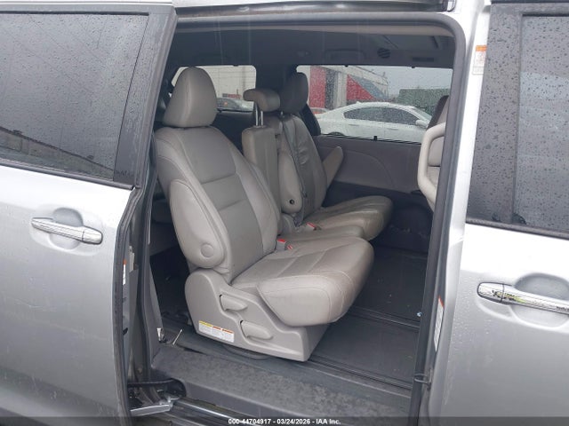 5TDYK3DCXFS631363 Toyota Sienna Xle Premium 8 Passenger