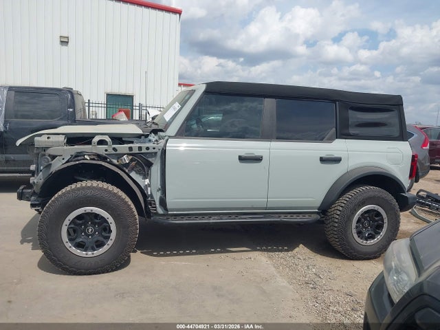 Продаж на аукціоні авто 2024 Ford Bronco Black Diamond, vin: 1FMEE1BH5RLA18680, номер лоту: 44704921