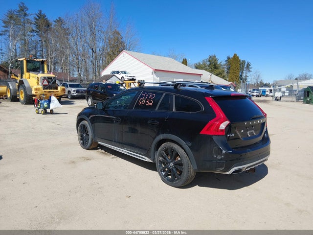2017 VOLVO V60 CROSS COUNTRY YV440MWK6H1025814 Photo 2