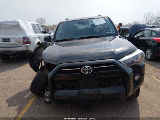 Продажа на аукционе авто 2024 Toyota 4runner Sr5, vin: JTEMU5JR8R6212988, номер лота: 44705061