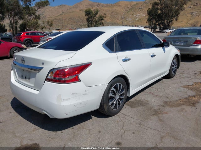 Nissan Altima 2.5 S 2015 1N4AL3AP4FC428126 Image 4