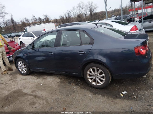 Продаж на аукціоні авто 2010 Volkswagen Jetta Limited Edition, vin: 3VWRX7AJ8AM109322, номер лоту: 44705121