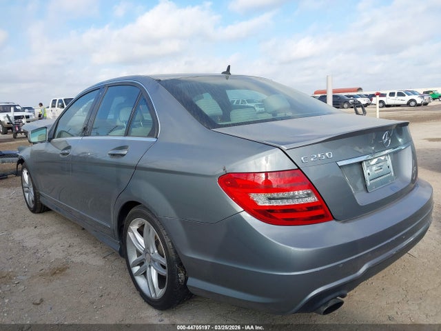Продаж на аукціоні авто 2013 Mercedes-benz C 250, vin: WDDGF4HB9DR300024, номер лоту: 44705197
