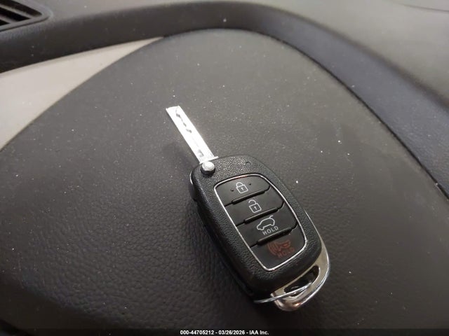 44705212 :رقم المزاد ، 5XYZUDLB9HG490217 vin ، 2017 Hyundai Santa Fe Sport 2.4l مزاد بيع