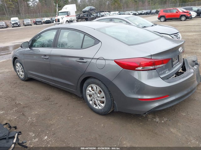 Hyundai ELANTRA SE 2018 5NPD74LF5JH323114 Image 3