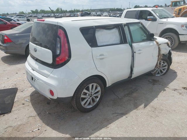 2018 KIA SOUL KNDJP3A58J7598388 Photo 3