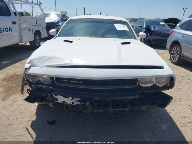 2C3CDYAGXEH282070 Dodge Challenger Sxt
