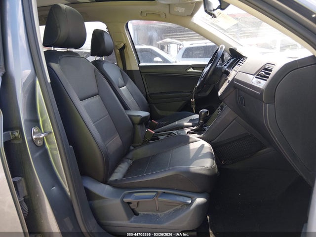Продаж на аукціоні авто 2019 Volkswagen Tiguan 2.0t Se/2.0t Sel/2.0t Sel R-line/2.0t Sel R-line Black, vin: 3VV3B7AX6KM090199, номер лоту: 44705395