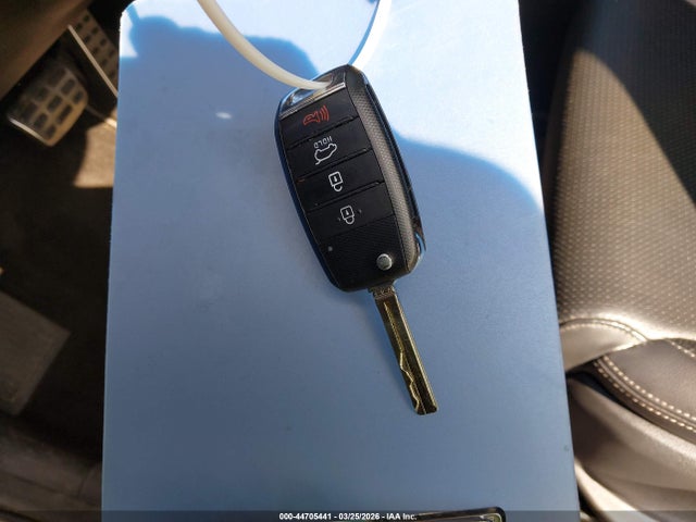 KNDP63AC1L7685273 KIA SPORTAGE S