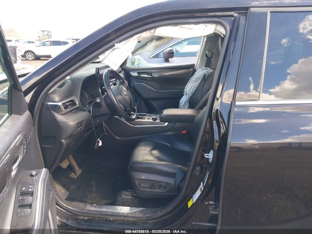 Продаж на аукціоні авто 2021 Toyota Highlander Platinum, vin: 5TDFZRBH9MS074673, номер лоту: 44705518