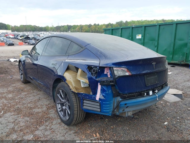 44705619 :رقم المزاد ، 5YJ3E1EAXNF332252 vin ، 2022 Tesla Model 3 Rear-wheel Drive مزاد بيع