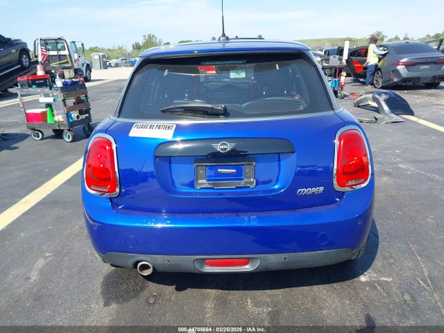 Продажа на аукционе авто 2021 Mini Hardtop Oxford Edition, vin: WMWXU7C09M2N55494, номер лота: 44705664