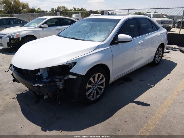 Toyota CAMRY XLE 2016 4T1BF1FK8GU550552 Image 2