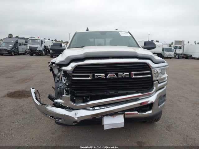 3C63R3GL7LG271097 RAM 3500 Tradesman 4x4 8&#039; Box