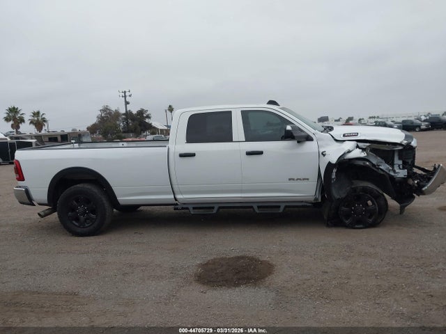 3C63R3GL7LG271097 RAM 3500 Tradesman 4x4 8&#039; Box