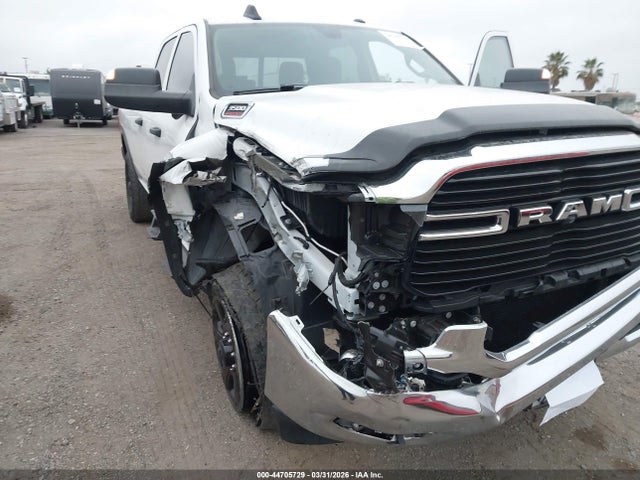 3C63R3GL7LG271097 RAM 3500 Tradesman 4x4 8&#039; Box
