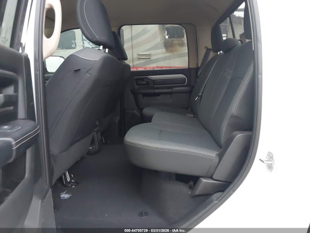 3C63R3GL7LG271097 RAM 3500 Tradesman 4x4 8&#039; Box