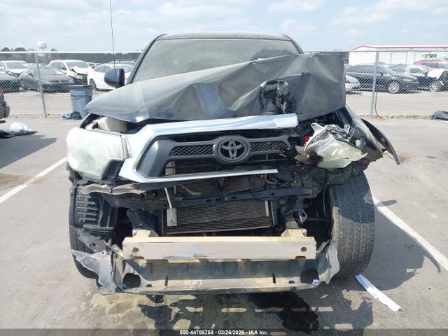 2015 Toyota Tacoma Base V6 მანქანა იყიდება აუქციონზე, vin: 3TMLU4EN7FM166910, აუქციონის ნომერი: 44705758