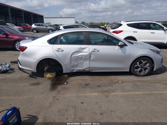 44705846 :رقم المزاد ، 3KPF24AD1ME335892 vin ، 2021 Kia Forte Lxs مزاد بيع