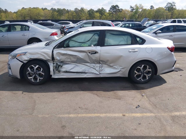 44705846 :رقم المزاد ، 3KPF24AD1ME335892 vin ، 2021 Kia Forte Lxs مزاد بيع
