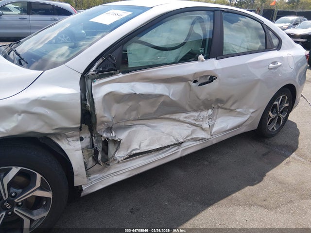44705846 :رقم المزاد ، 3KPF24AD1ME335892 vin ، 2021 Kia Forte Lxs مزاد بيع