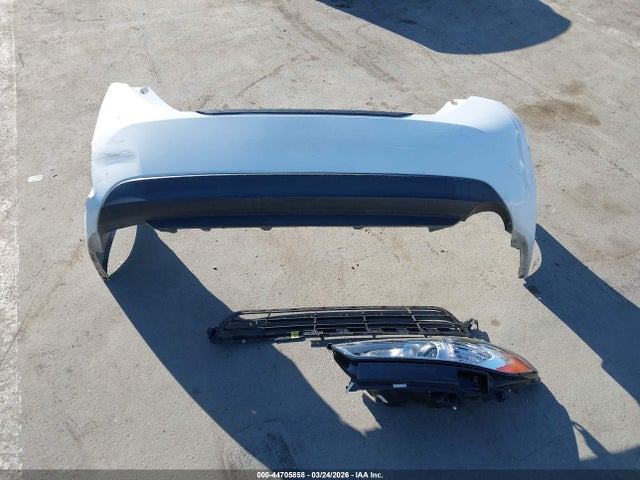 2T1BURHEXHC957058 Toyota COROLLA LE