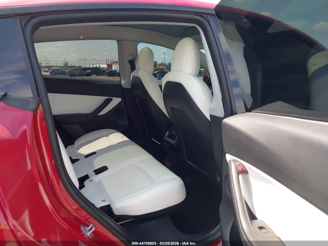 2022 Tesla Model Y Long Range Dual Motor All-wheel Drive მანქანა იყიდება აუქციონზე, vin: 7SAYGDEEXNF327138, აუქციონის ნომერი: 44705903