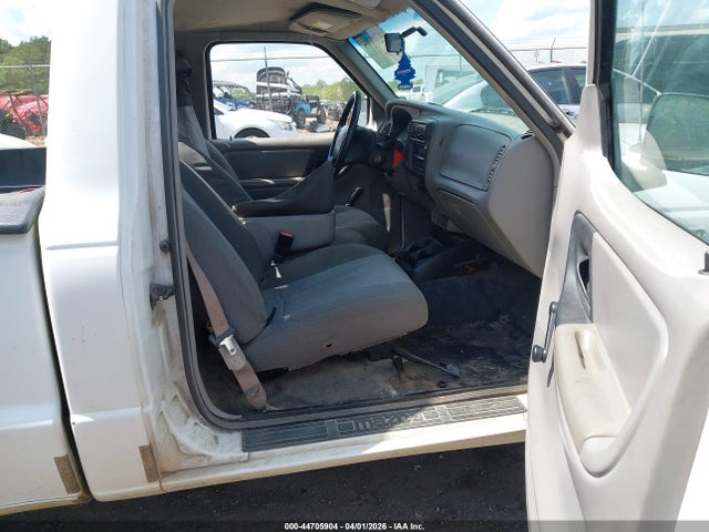 44705904 :رقم المزاد ، 4F4YR12D71TM25589 vin ، 2001 Mazda B2300 Se/sx مزاد بيع