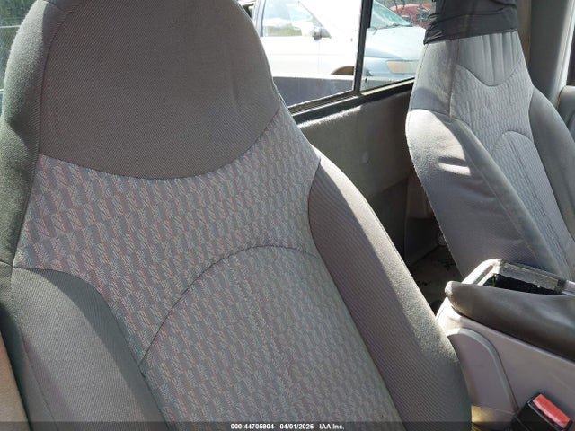 44705904 :رقم المزاد ، 4F4YR12D71TM25589 vin ، 2001 Mazda B2300 Se/sx مزاد بيع