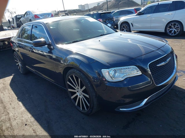 2015 CHRYSLER 300 2C3CCAAGXFH829916 Photo 0