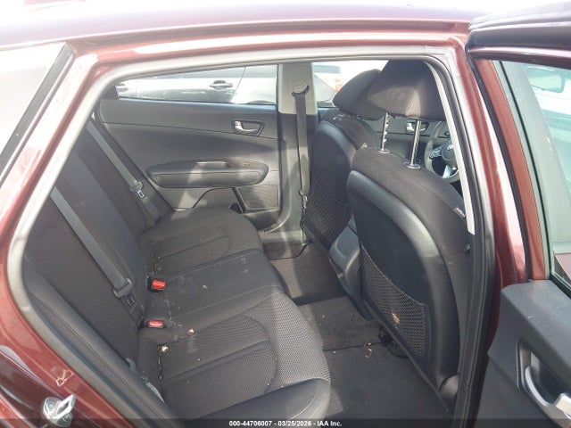 5XXGT4L38KG283753 KIA Optima Lx