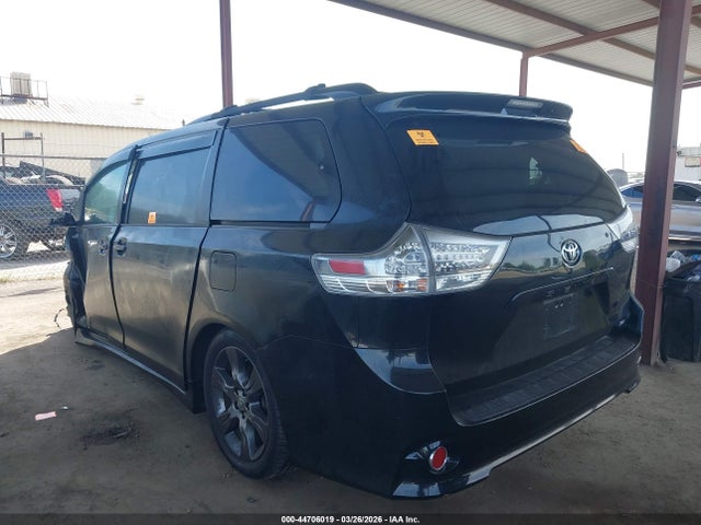 2015 TOYOTA SIENNA 5TDXK3DC8FS606375 Photo 2
