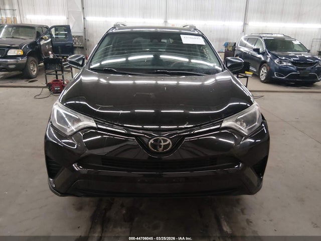 2018 Toyota Rav4 Le მანქანა იყიდება აუქციონზე, vin: 2T3BFREV7JW833565, აუქციონის ნომერი: 44706045