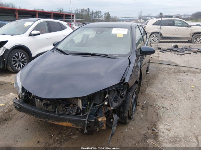 2018 Toyota Corolla Le მანქანა იყიდება აუქციონზე, vin: 2T1BURHE8JC067101, აუქციონის ნომერი: 44706058
