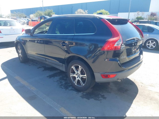 2011 VOLVO XC60 YV4902DZ3B2186777 Photo 2