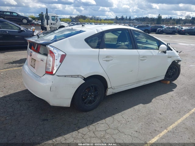 Toyota Prius Two 2015 JTDKN3DU9F0444351 Image 4