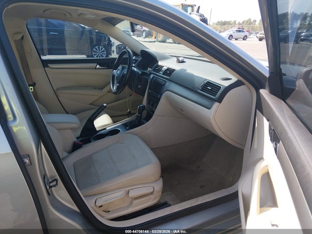 2014 Volkswagen Passat 1.8t Se მანქანა იყიდება აუქციონზე, vin: 1VWBT7A30EC081800, აუქციონის ნომერი: 44706144