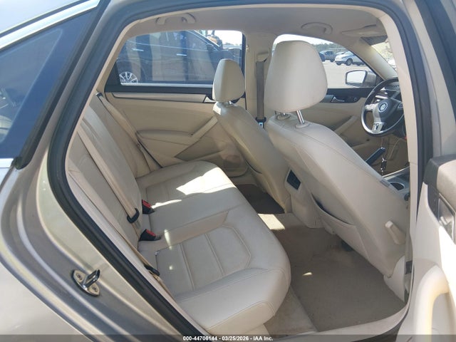 2014 Volkswagen Passat 1.8t Se მანქანა იყიდება აუქციონზე, vin: 1VWBT7A30EC081800, აუქციონის ნომერი: 44706144