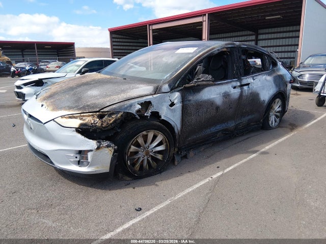 Tesla MODEL X 2018 5YJXCAE21JF103792 Image 2