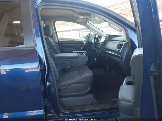 1N6AA1EE9NN105462 Nissan Titan Sv 4x2