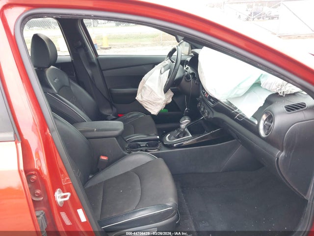 44706429 :رقم المزاد ، 3KPF34AD5ME277833 vin ، 2021 Kia Forte Gt-line مزاد بيع