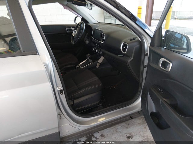 2022 HYUNDAI VENUE KMHRC8A37NU186170 Photo 4