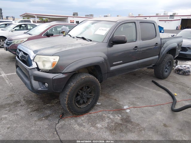 Toyota Tacoma Base V6 2015 3TMLU4EN6FM168776 Image 2