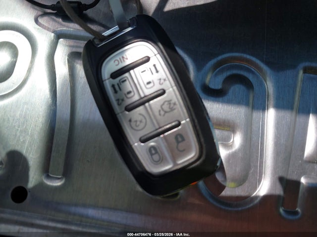 2023 CHRYSLER PACIFICA HYBRID 2C4RC1L75PR622042 Photo 10