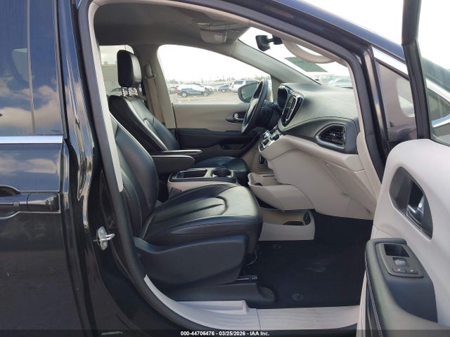 2023 CHRYSLER PACIFICA HYBRID 2C4RC1L75PR622042 Photo 4