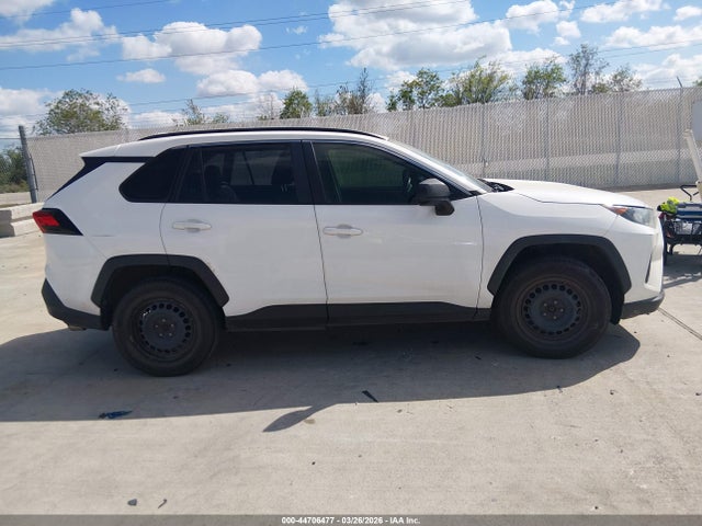 Toyota RAV4 LE 2019 JTMH1RFV6KD503423 Image 13