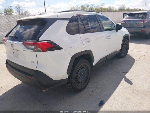 Toyota RAV4 LE 2019 JTMH1RFV6KD503423 Image 4