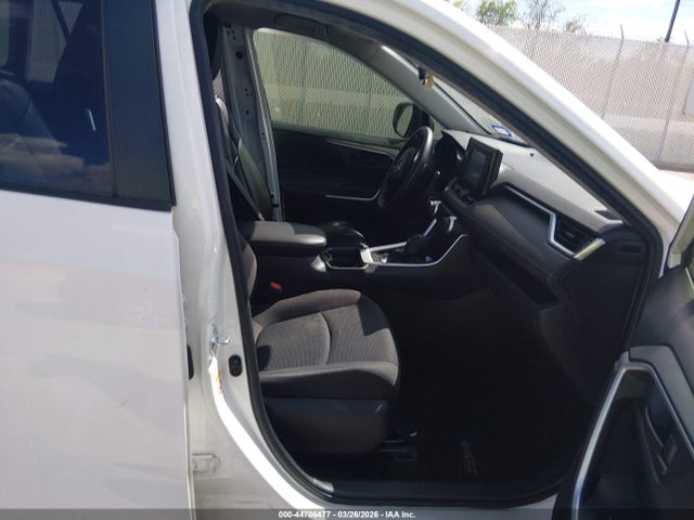 Toyota RAV4 LE 2019 JTMH1RFV6KD503423 Image 5